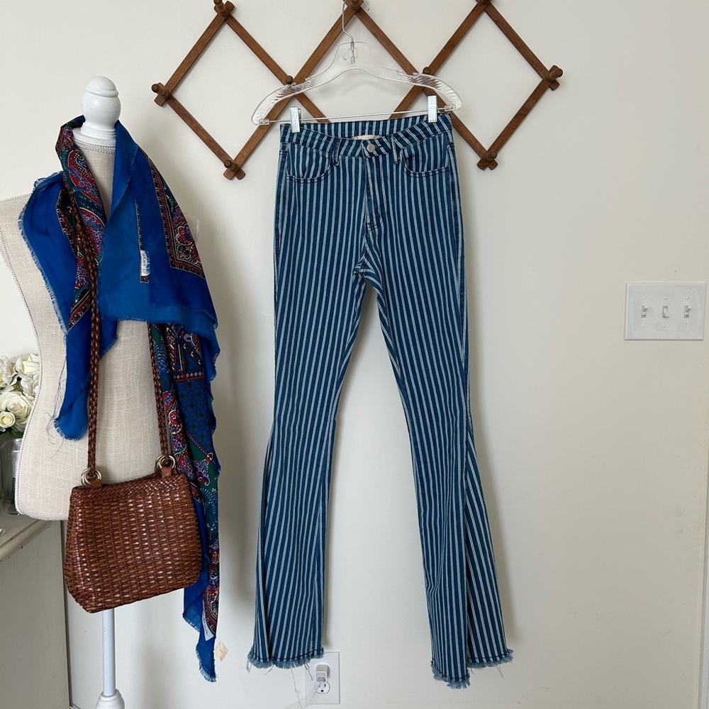 💫Altar'd State Blue and White Striped Flare Jeans - Picture 3 of 10
